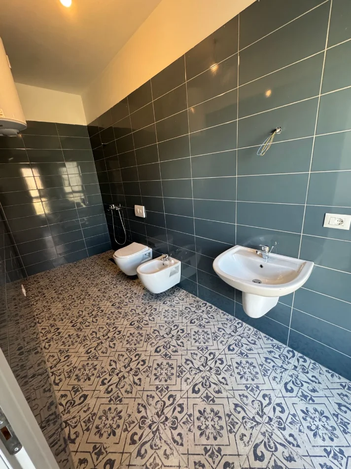 Tirane, jepet me qera apartament 1+1+Ballkon Kati 1, 70 m² 500 €