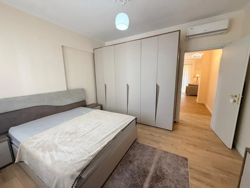 Tirane, jepet me qera apartament 2+1+Ballkon Kati 3, 90 m² 1.000 € (Kompleksi Delijorgji)