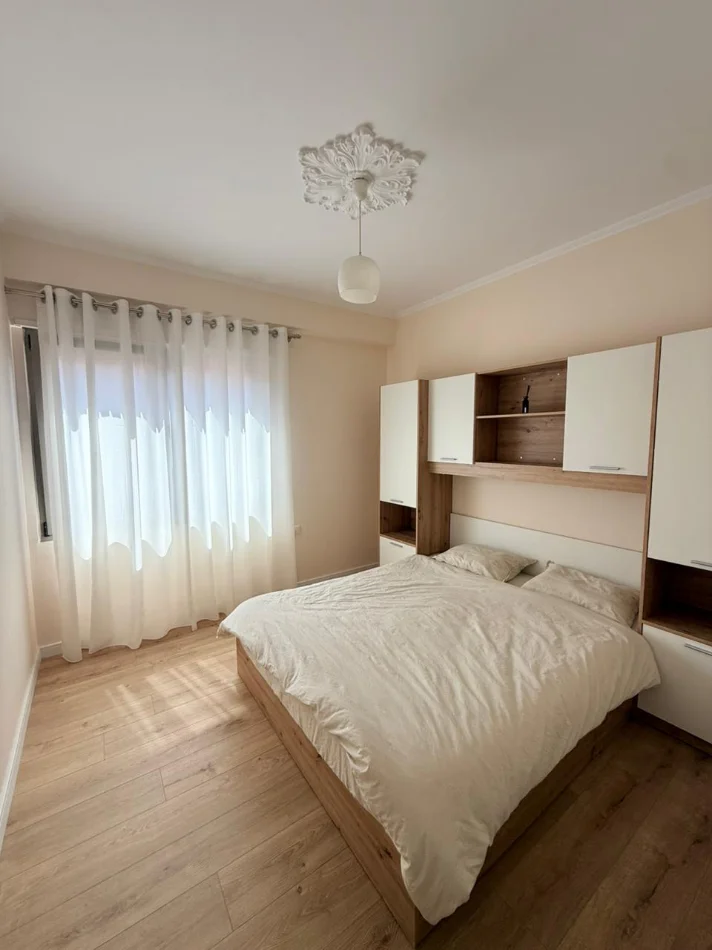 Tirane, jepet me qera apartament 2+1+Ballkon Kati 3, 90 m² 1.000 € (Kompleksi Delijorgji)