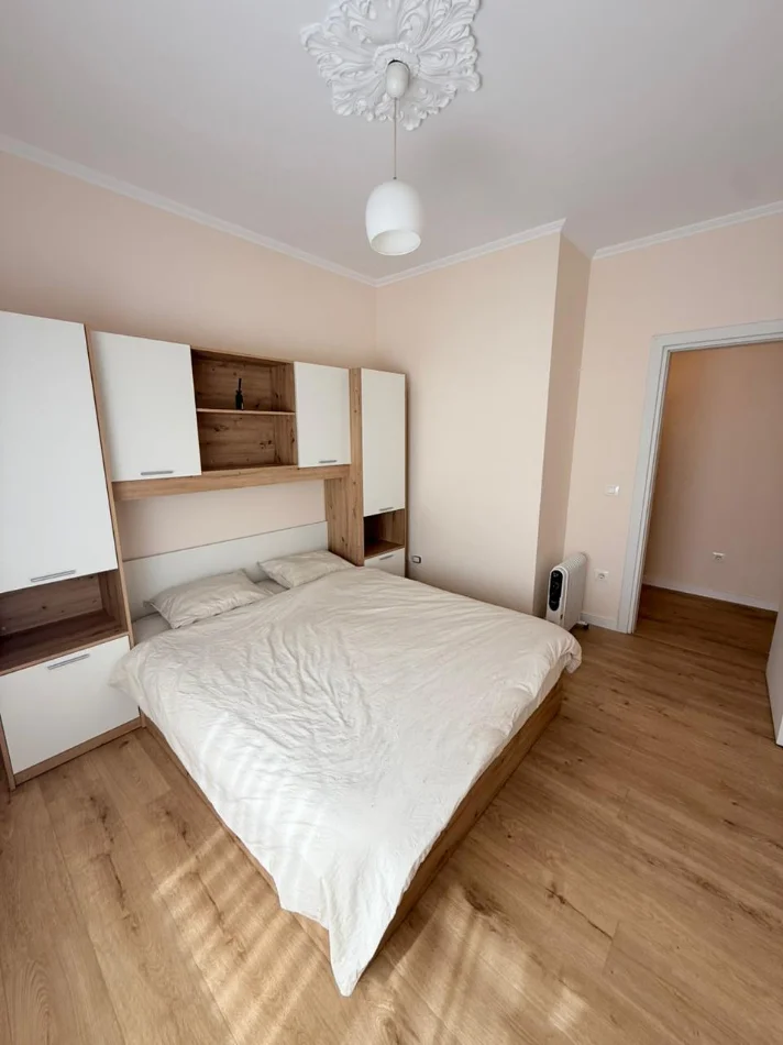 Tirane, jepet me qera apartament 2+1+Ballkon Kati 3, 90 m² 1.000 € (Kompleksi Delijorgji)