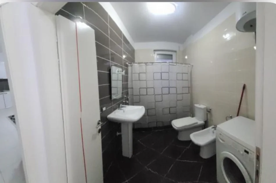 Tirane, jepet me qera apartament 1+1+Ballkon Kati 1, 65 m² 500 € 