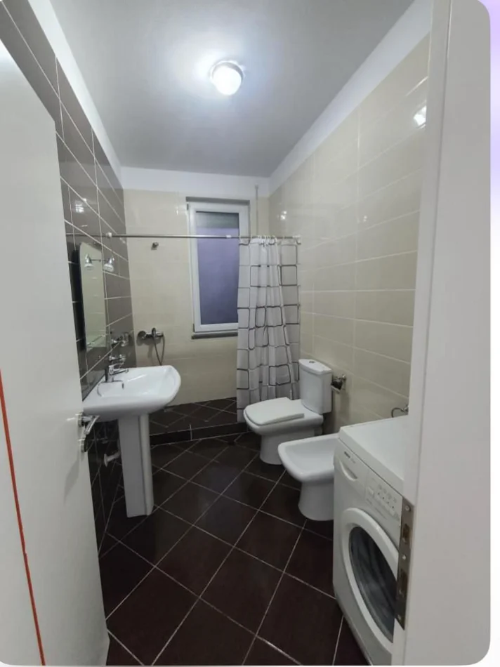 Tirane, jepet me qera apartament 1+1+Ballkon Kati 1, 65 m² 500 € 