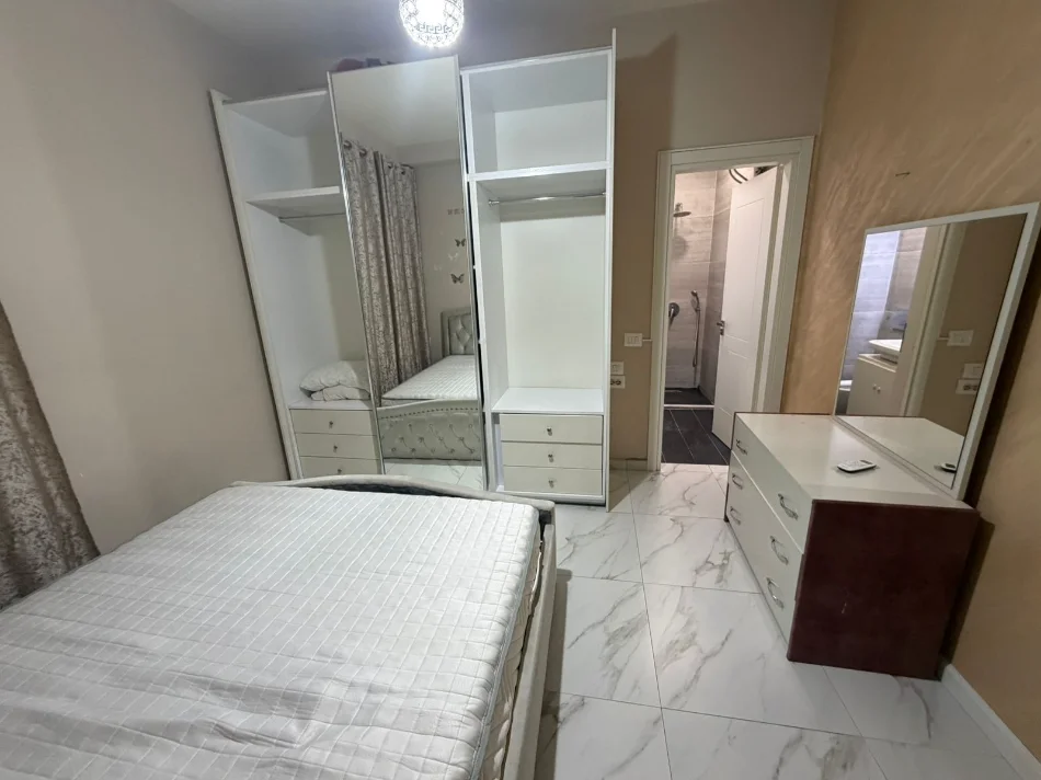 Tirane, jepet me qera apartament 1+1 Kati 1, 50 m² 400 € 