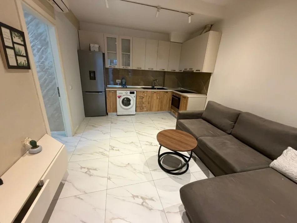 Tirane, jepet me qera apartament 1+1 Kati 1, 50 m² 400 € 