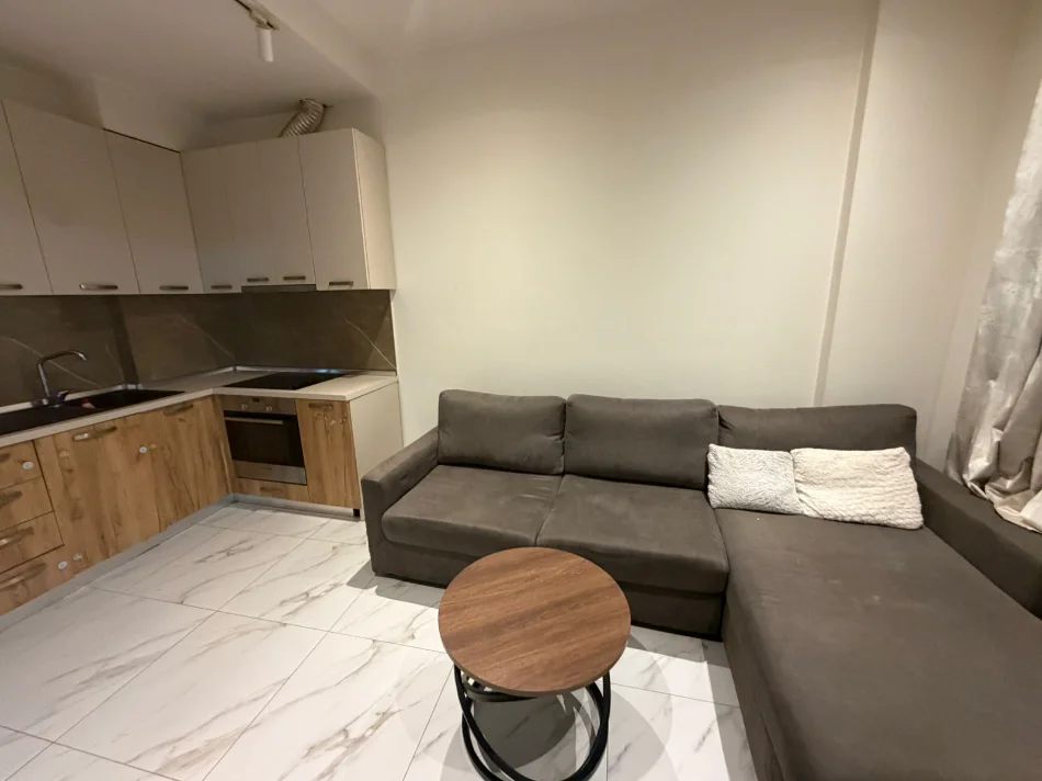 Tirane, jepet me qera apartament 1+1 Kati 1, 50 m² 400 € 