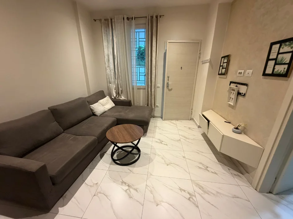 Tirane, jepet me qera apartament 1+1 Kati 1, 50 m² 400 € 