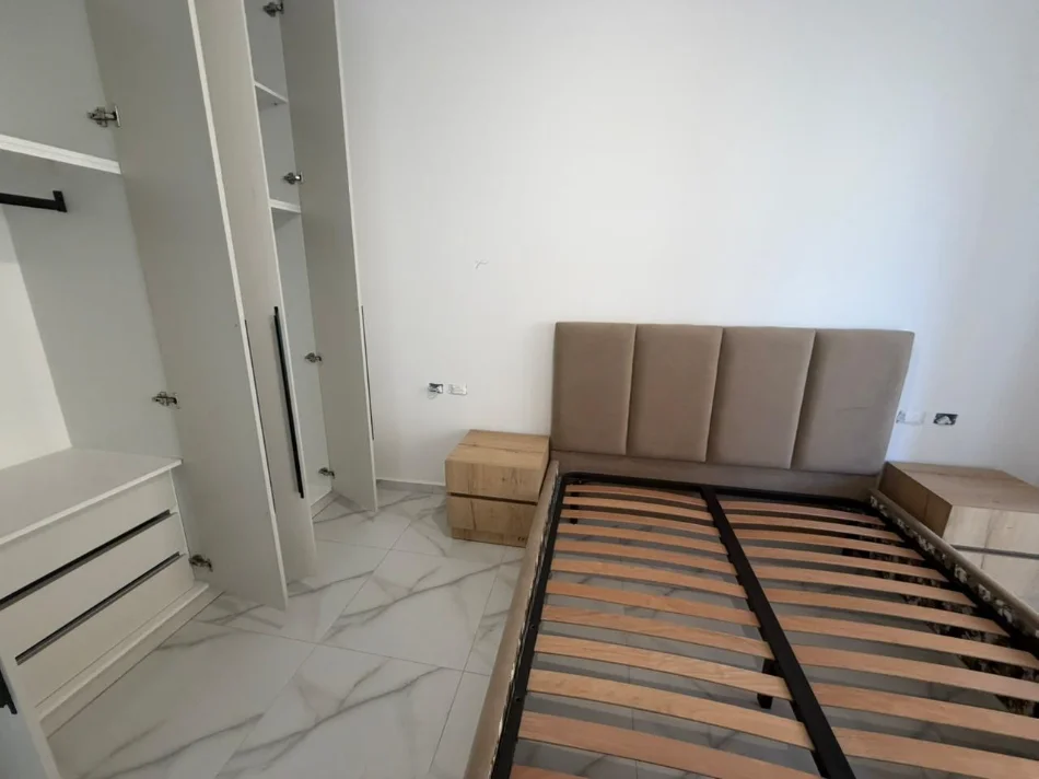 Tirane, jepet me qera apartament 1+1+Ballkon Kati 2, 65 m² 500 € 