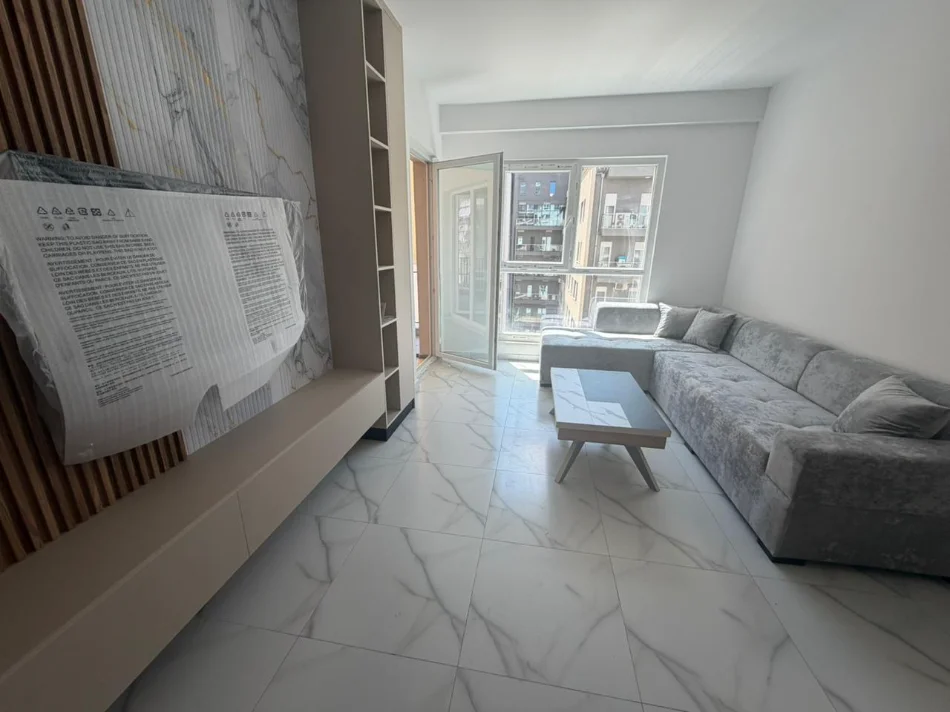 Tirane, jepet me qera apartament 1+1+Ballkon Kati 2, 65 m² 500 € 