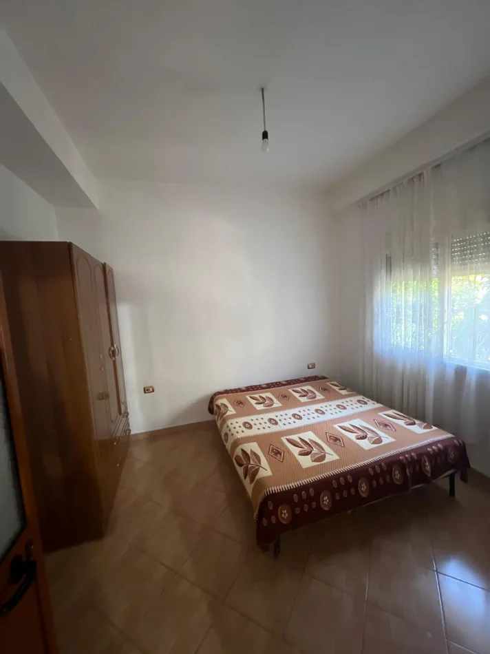 Tirane, jepet me qera apartament 1+1 Kati 1, 75 m² 300 € (JORDAN MISJA)
