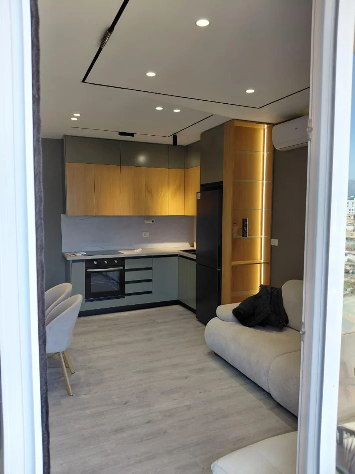 Tirane, jepet me qera apartament 2+1+2 Kati 7, 95 m² 650 € (ALI DEMI)
