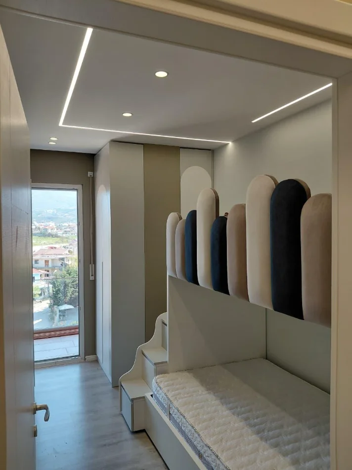 Tirane, jepet me qera apartament 2+1+2 Kati 7, 95 m² 650 € (ALI DEMI)