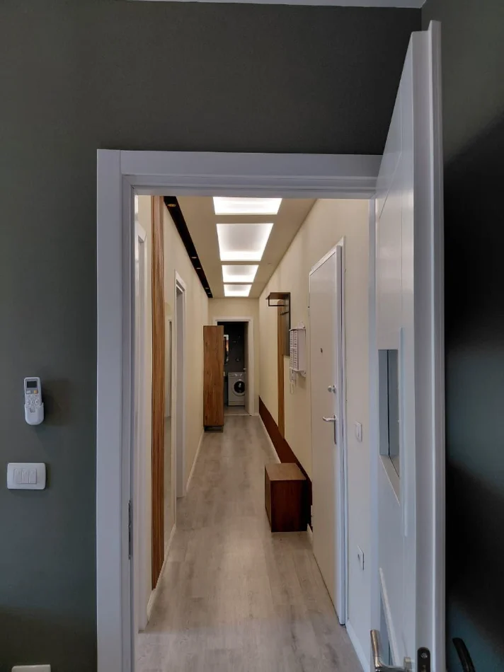 Tirane, jepet me qera apartament 2+1+2 Kati 7, 95 m² 650 € (ALI DEMI)