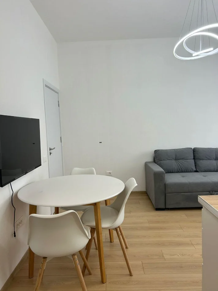 Tirane, jepet me qera apartament 1+1 Kati 3, 50 m² 400 € (ALI DEMI)