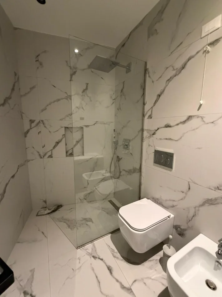 Tirane, jepet me qera apartament 2+1 Kati 6, 117 m² 2.300 € (LAKE VIEW RESIDENCE)