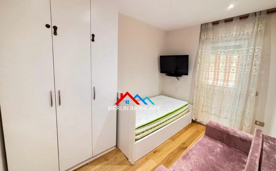 Tirane, jepet me qera apartament 3+1+Ballkon Kati 4, 100 m² 890 € (RRUGA DERVISH HEKALI,PAZARI I RI)
