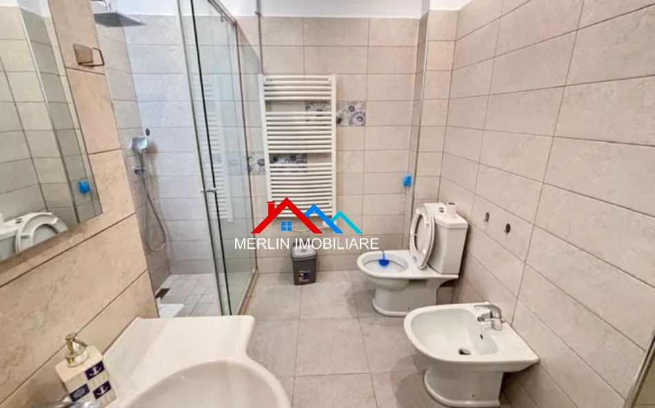 Tirane, jepet me qera apartament 3+1+Ballkon Kati 4, 100 m² 890 € (RRUGA DERVISH HEKALI,PAZARI I RI)