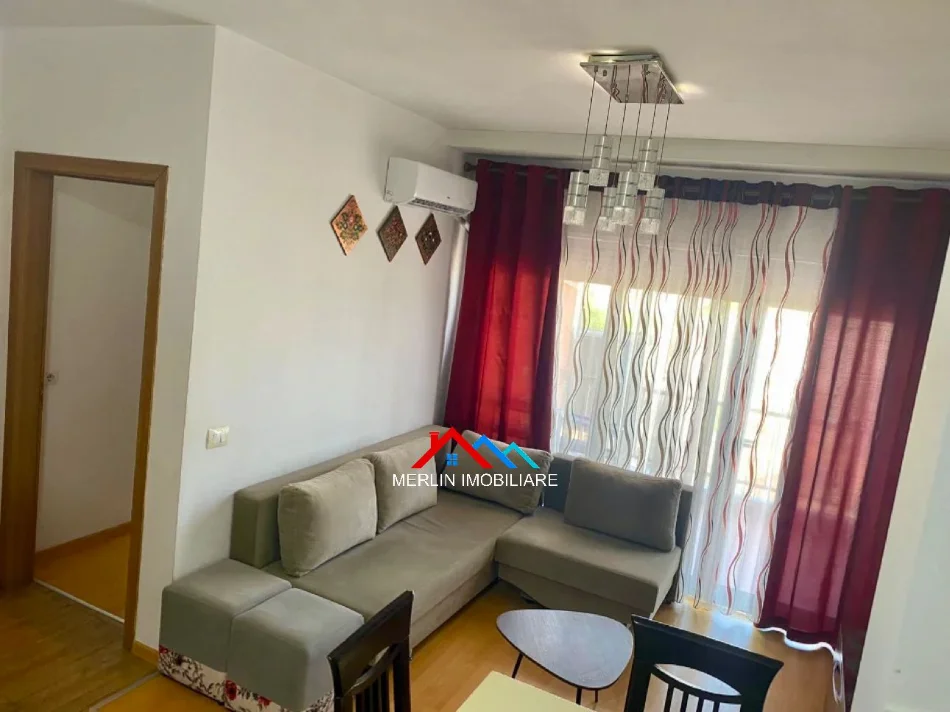 Tirane, jepet me qera apartament 1+1+Ballkon Kati 6, 55 m² 525 € (RRUGA XHANFIZE KEKO,XHAMLLIKU)