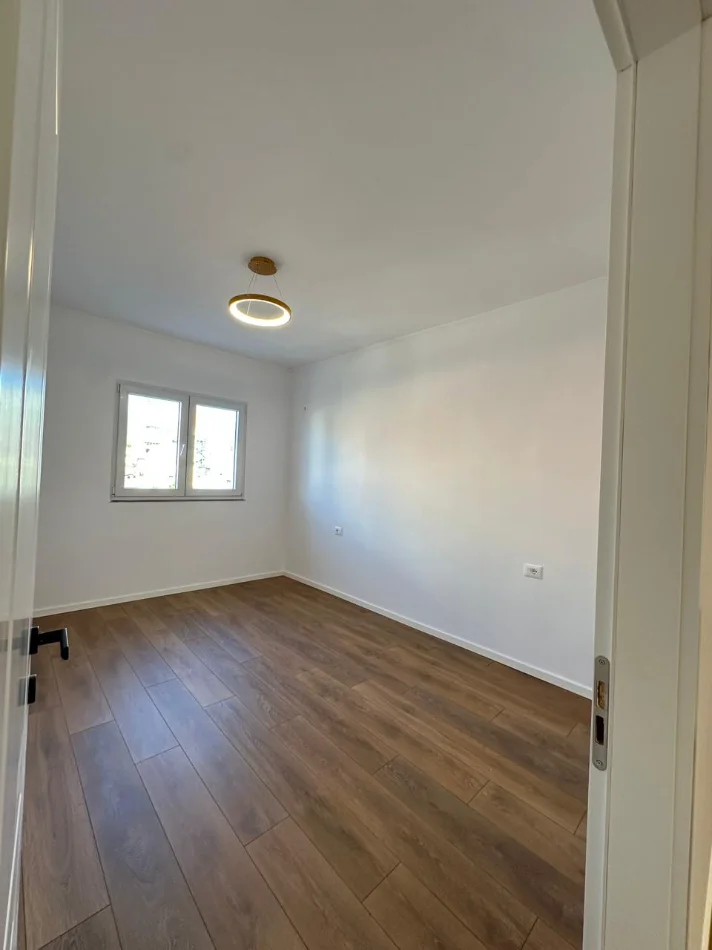 Tirane, shitet apartament 2+1+Ballkon Kati 4, 75 m² 193.000 € 