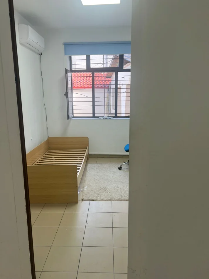 Tirane, jepet me qera zyre Kati 1, 140 m² 750 € (Sheshi Avni Rustemi,Pazari i Ri)