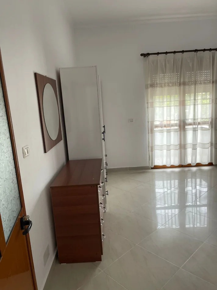 Tirane, jepet me qera apartament 2+1 Kati 2, 100 m² 400 € (Bulevardi i Ri)