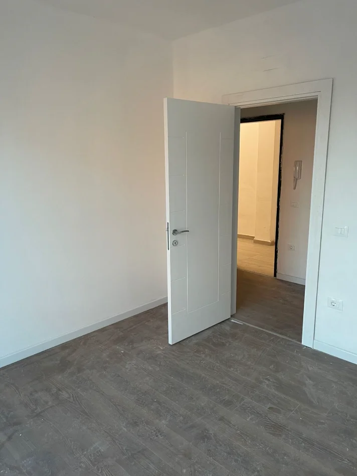 Tirane, shitet apartament 2+1+Ballkon Kati 6, 92 m² 270.000 € 