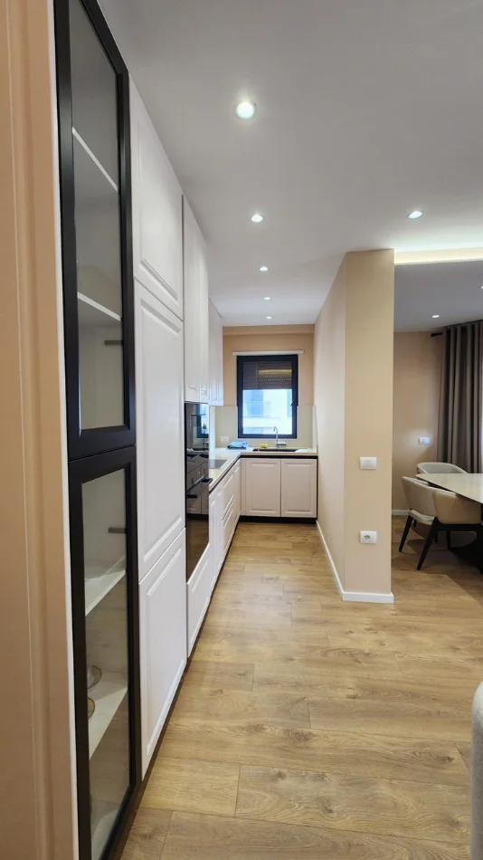 Tirane, shitet apartament 2+1+Aneks+Ballkon Kati 3, 118 m² 350.000 € (Rruga Durresit)