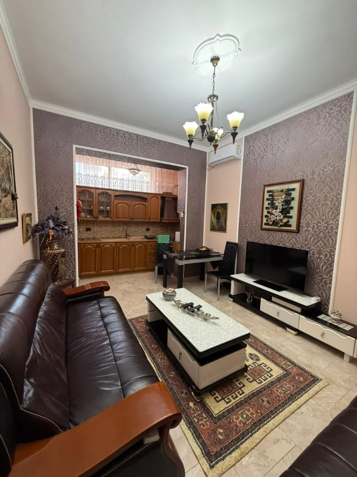 Jepet Apartament 2+1 me Qera ne Vasil Shanto,  650 Euro