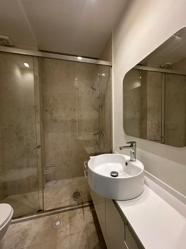 Tirane, jepet me qera Vile 4+1+Ballkon , 300 m² 2.500 € (Teg)