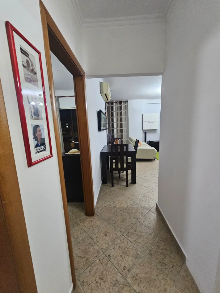 Tirane, jepet me qera apartament 2+1 Kati 5, 650 € (Rruga e Barrikadave)