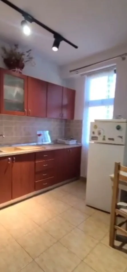 Tirane, jepet me qera apartament 2+1 Kati 3, 65 m² 500 € 