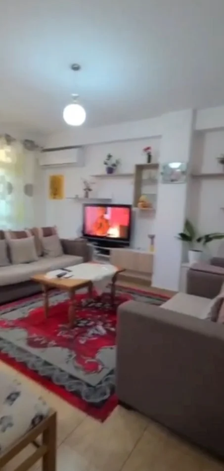Tirane, jepet me qera apartament 2+1 Kati 3, 65 m² 500 € 
