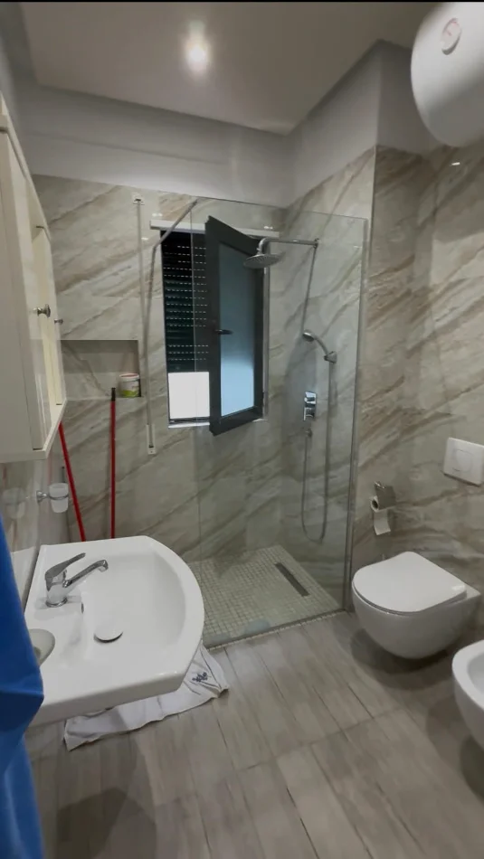 Tirane, jepet me qera apartament 1+1 Kati 2, 70 m² 500 € (Astir)