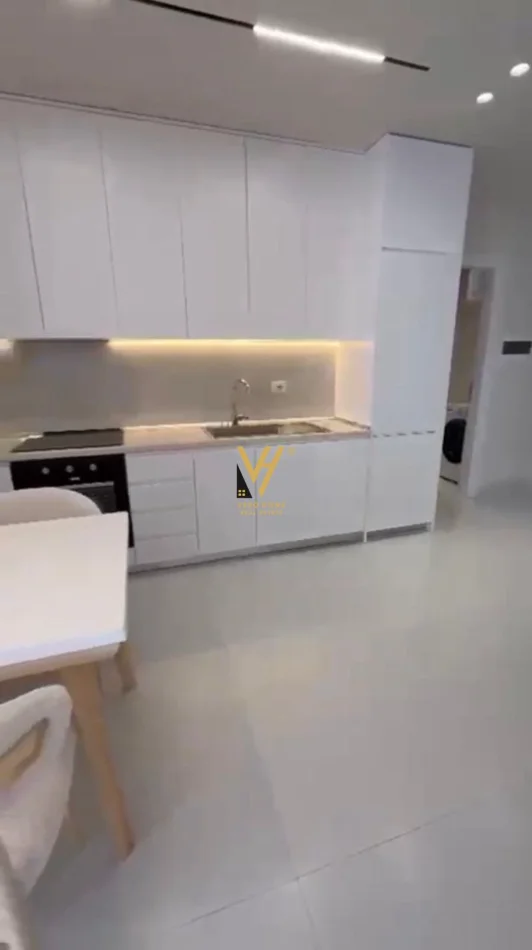 Tirane, jepet me qera apartament 1+1+Ballkon Kati 8, 72 m² 670 € (BUL)