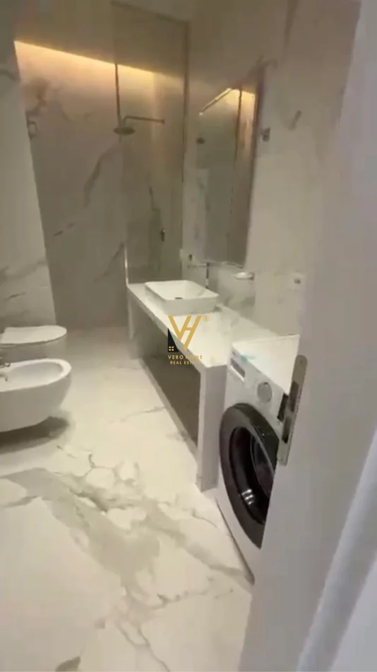 Tirane, jepet me qera apartament 1+1+Ballkon Kati 8, 72 m² 670 € (BUL)