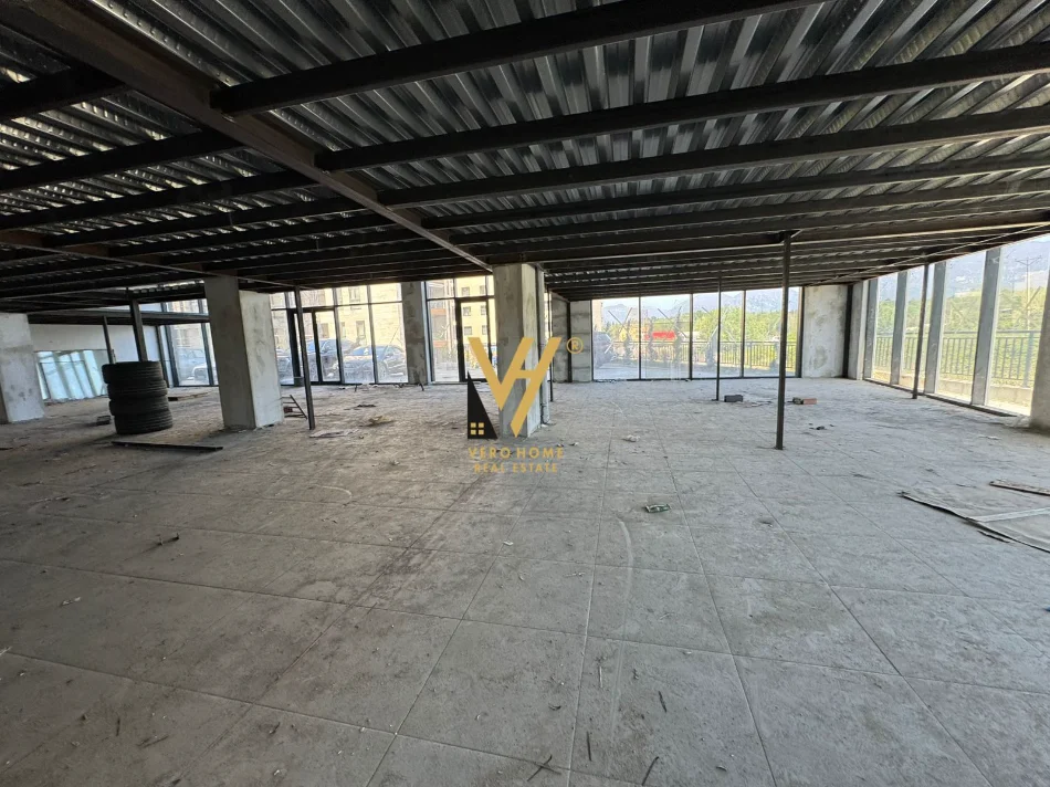 Tirane, shitet ambjent biznesi Kati 0, 820 m² 2.500.000 € (LIQENI I THATE)