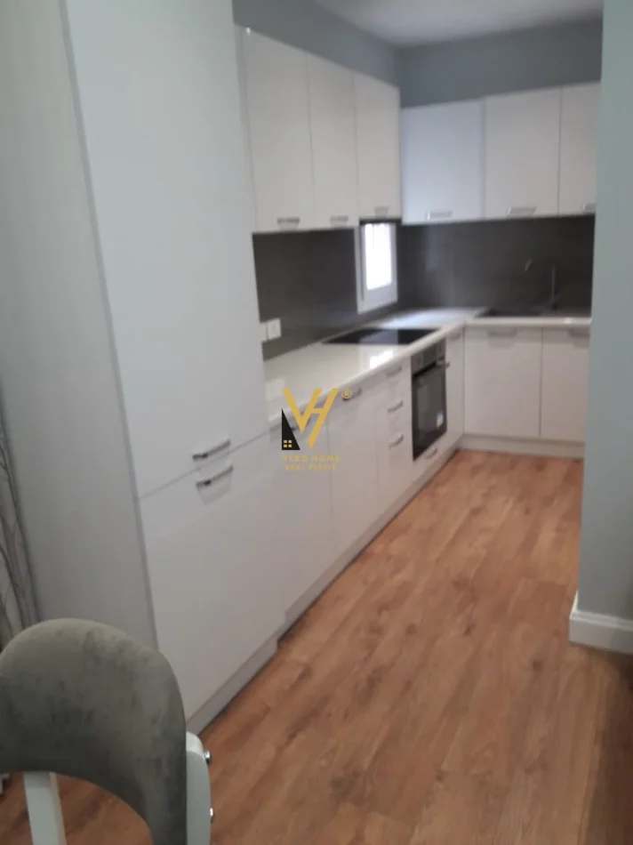 Tirane, jepet me qera apartament 2+1+Ballkon Kati 2, 100 m² 820 € (ISH PARKU)