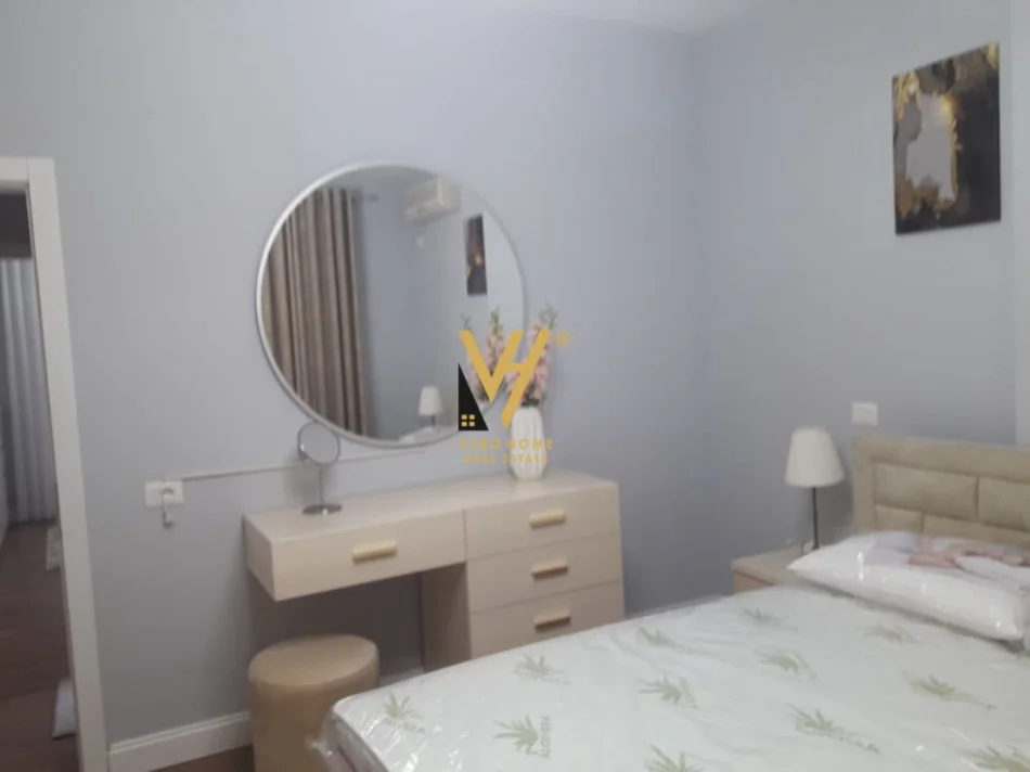 Tirane, jepet me qera apartament 2+1+Ballkon Kati 2, 100 m² 820 € (ISH PARKU)