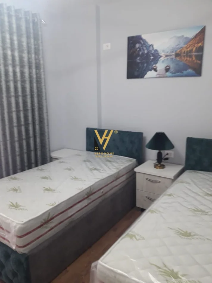 Tirane, jepet me qera apartament 2+1+Ballkon Kati 2, 100 m² 820 € (ISH PARKU)