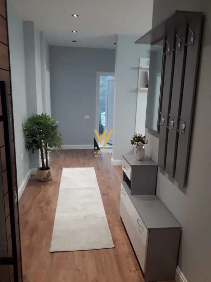 Tirane, jepet me qera apartament 2+1+Ballkon Kati 2, 100 m² 820 € (ISH PARKU)