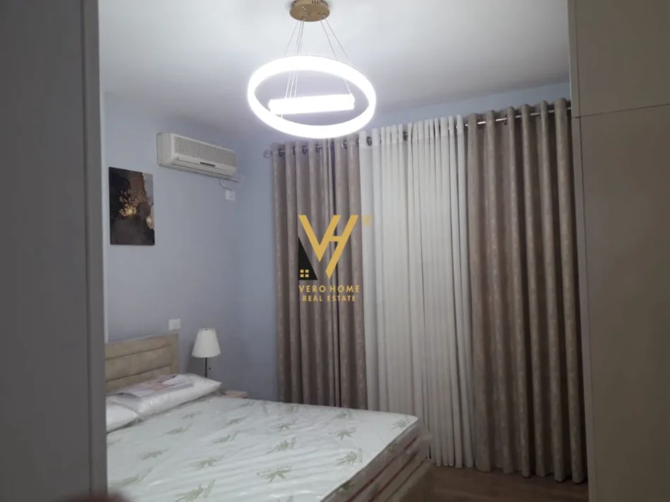 Tirane, jepet me qera apartament 2+1+Ballkon Kati 2, 100 m² 820 € (ISH PARKU)