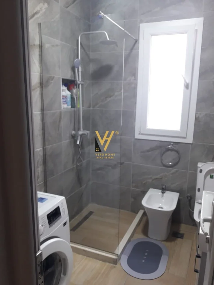 Tirane, jepet me qera apartament 2+1+Ballkon Kati 2, 100 m² 820 € (ISH PARKU)