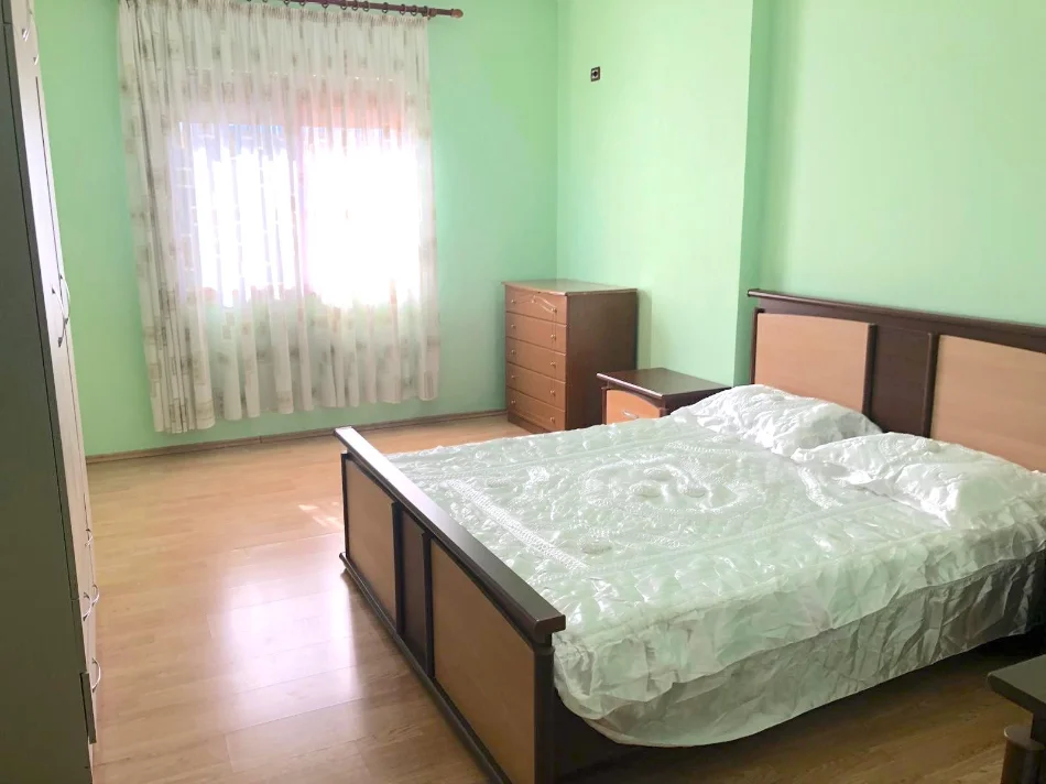 Tirane, jepet me qera apartament 2+1 Kati 3, 105 m² (jordan misja)