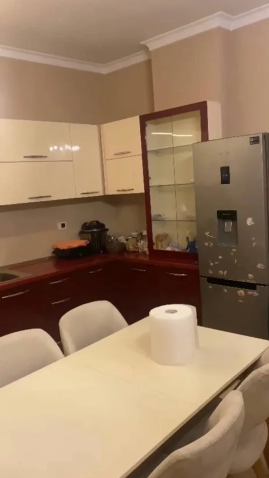 Tirane, shitet apartament 1+1+Ballkon Kati 4, 95 m² 82.000 € (Kamez, Bulevardi Nënë Tereza)