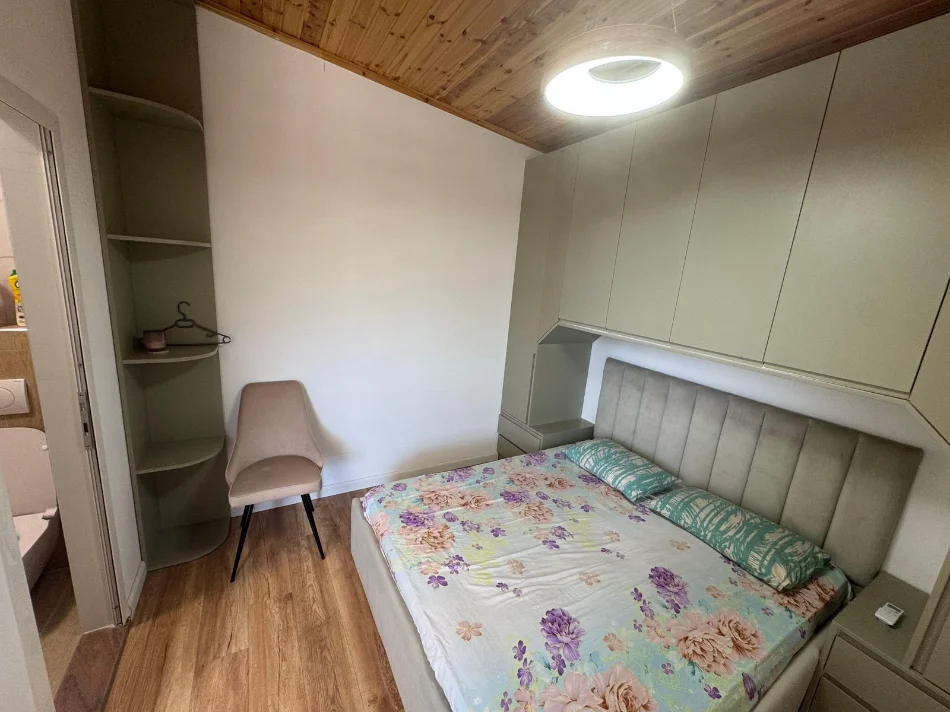 Tirane, jepet me qera apartament 2+1 Kati 7, 120 m² 600 € (SHKOZE)
