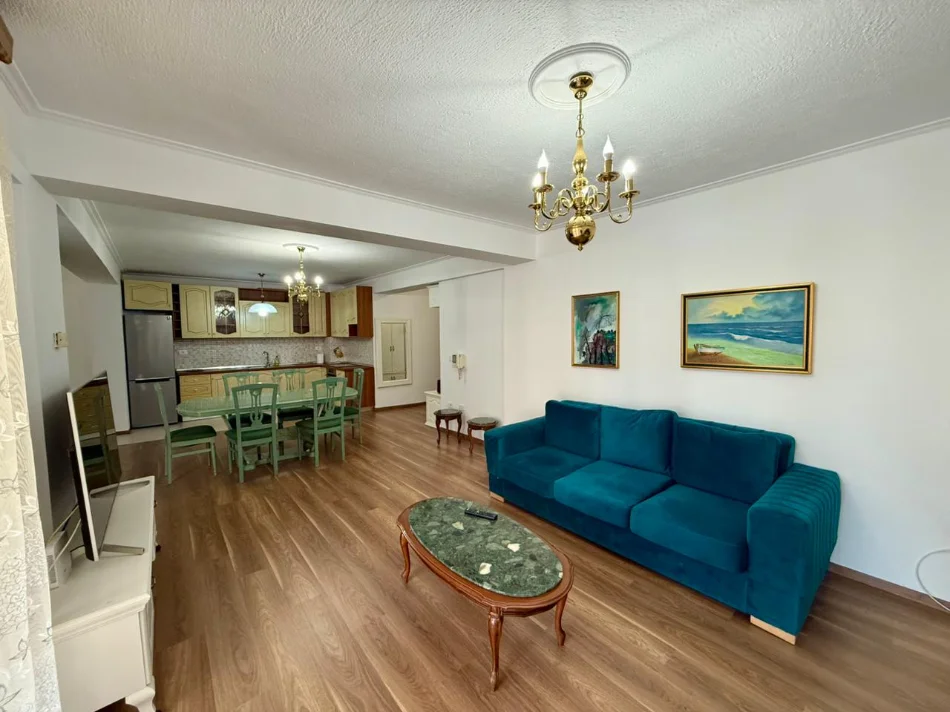 Tirane, jepet me qera apartament 2+1 Kati 5, (ish blloku)