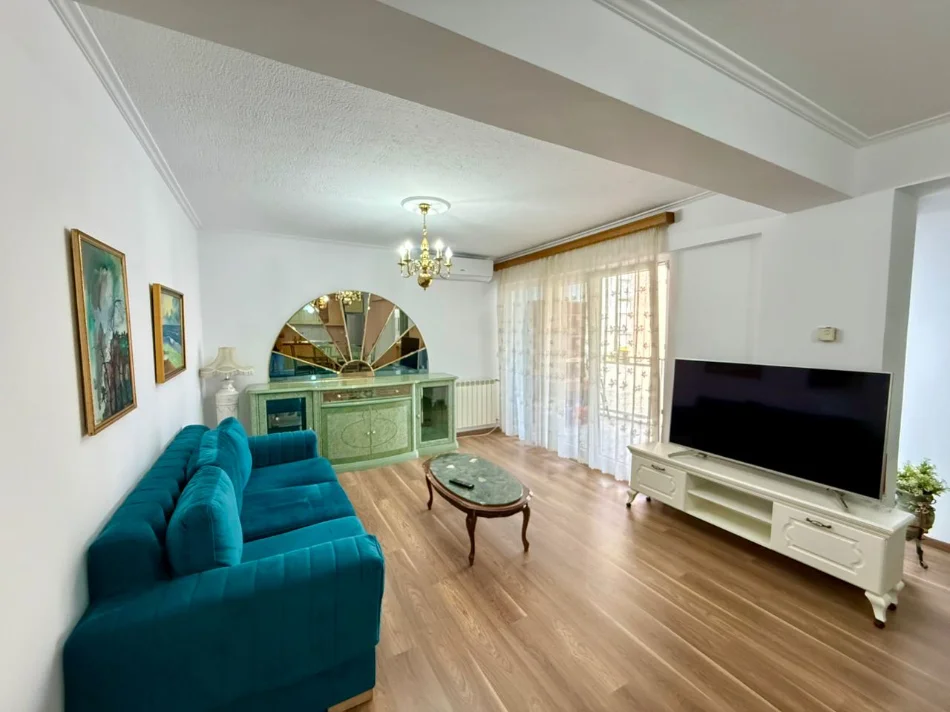 Tirane, jepet me qera apartament 2+1 Kati 5, (ish blloku)