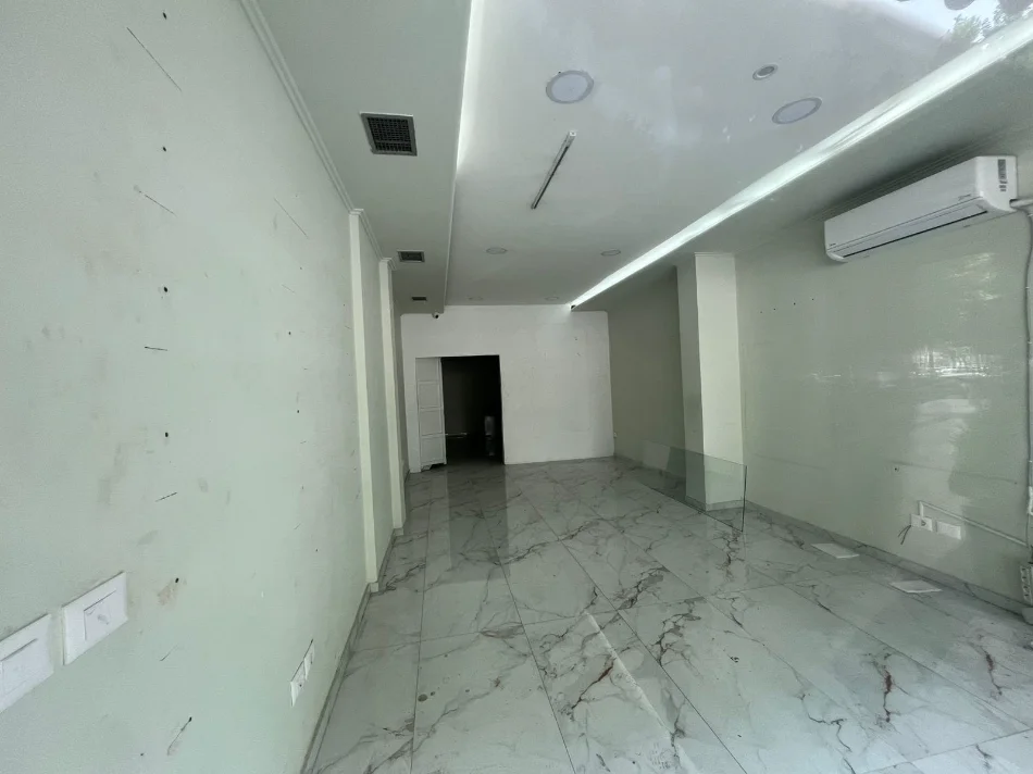 Tirane, jepet me qera dyqan Kati 0, 50 m² 630 € (dritan hoxha)