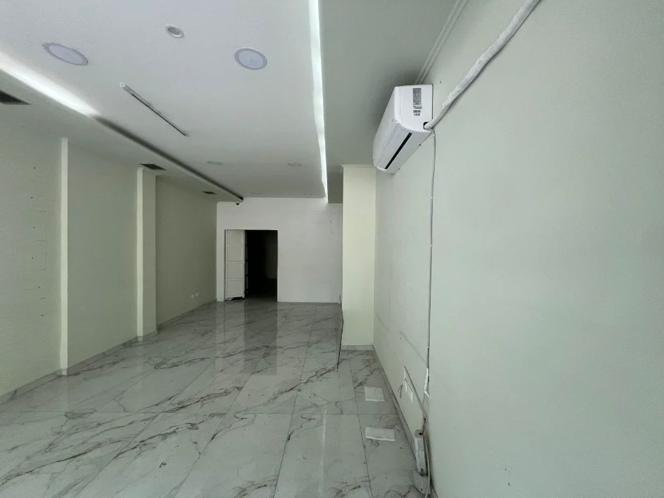 Tirane, jepet me qera dyqan Kati 0, 50 m² 630 € (dritan hoxha)