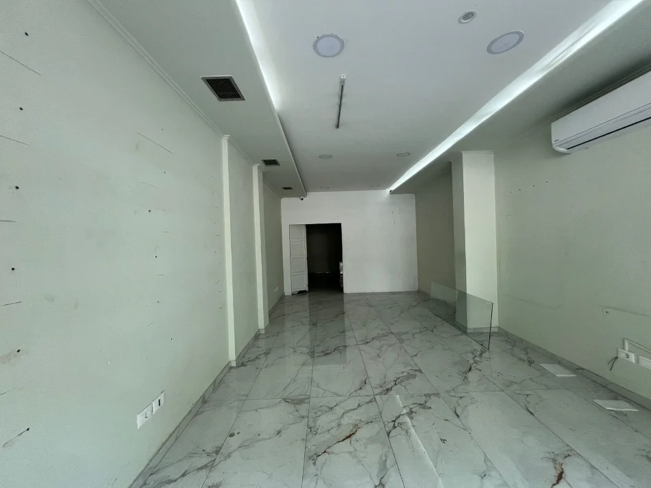 Tirane, jepet me qera dyqan Kati 0, 50 m² 630 € (dritan hoxha)