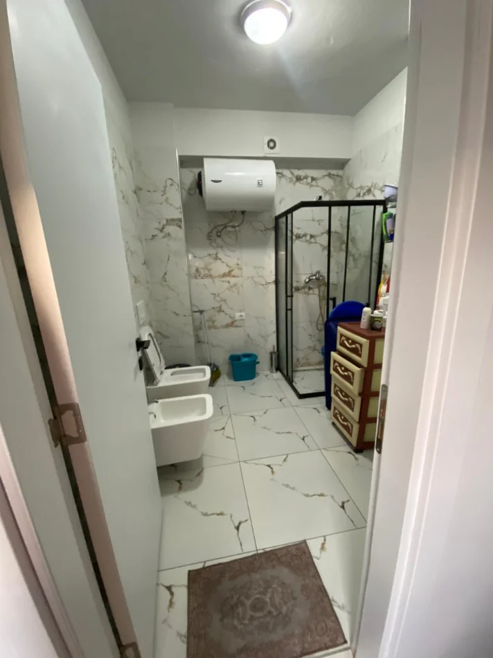 Tirane, jepet me qera apartament 1+1+Ballkon Kati 5, 128 m² 399 € (Koder Kamez prane "Fafa")